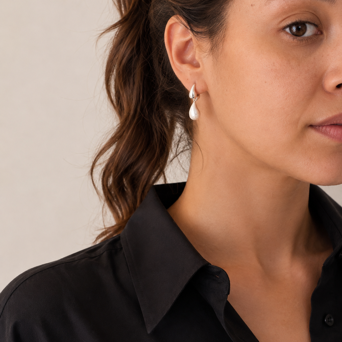 Fluid drop silver earrings