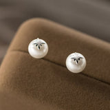 Echo pearl studs